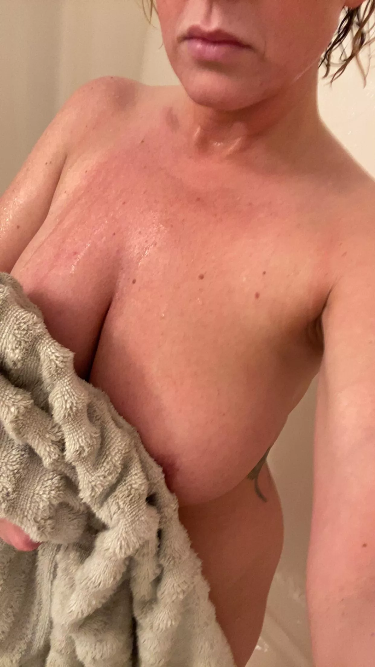 Fresh out of the shower 🚿 posted by HopefulFuture09