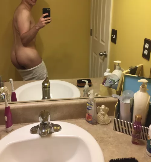 Got a request for another banger of this big butt. Any comment gets to hit it 😜 by nickifuckedmyass