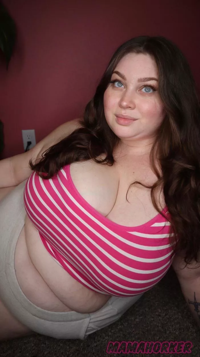 I’m cuter with my belly out 😜 posted by realmamahorker