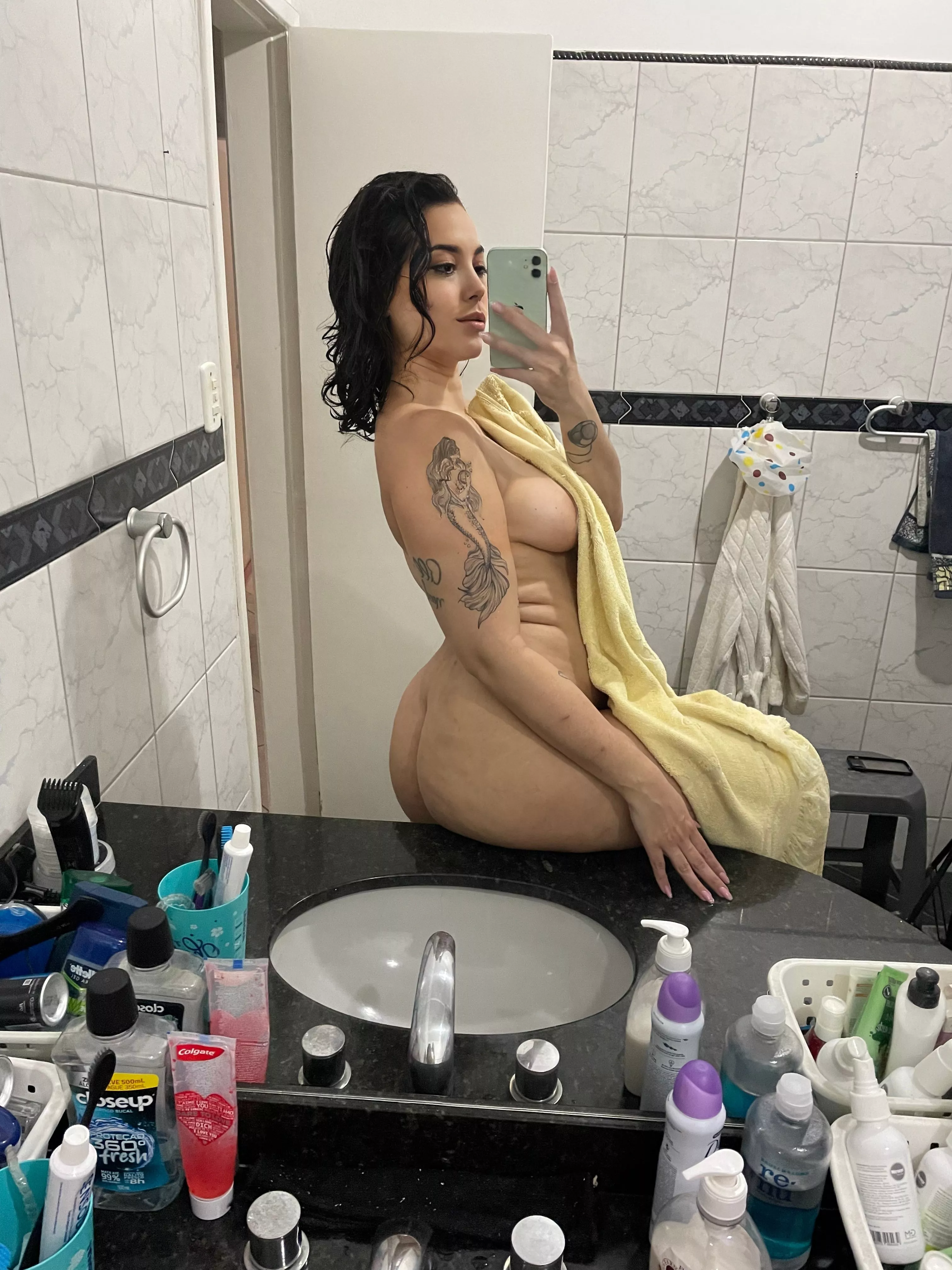 Just a little bit of booty to kickstart your day posted by Amb3r_Quinn