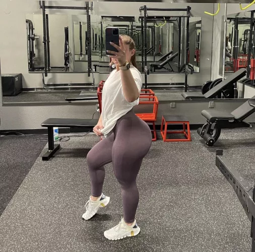 Leggings looking good on her by devon213