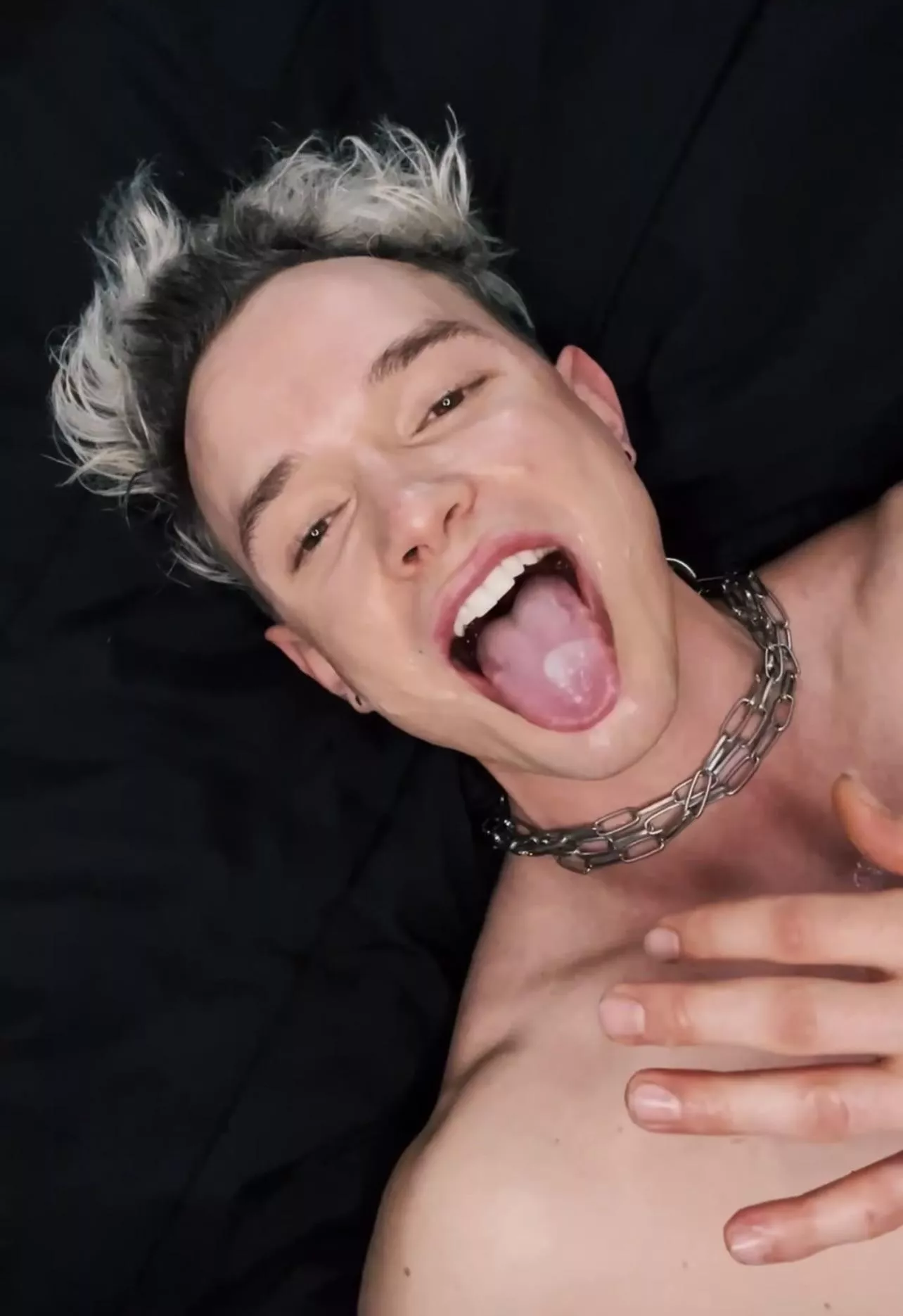 Love giving myself a facial 💦😌 posted by seth_tylerrr