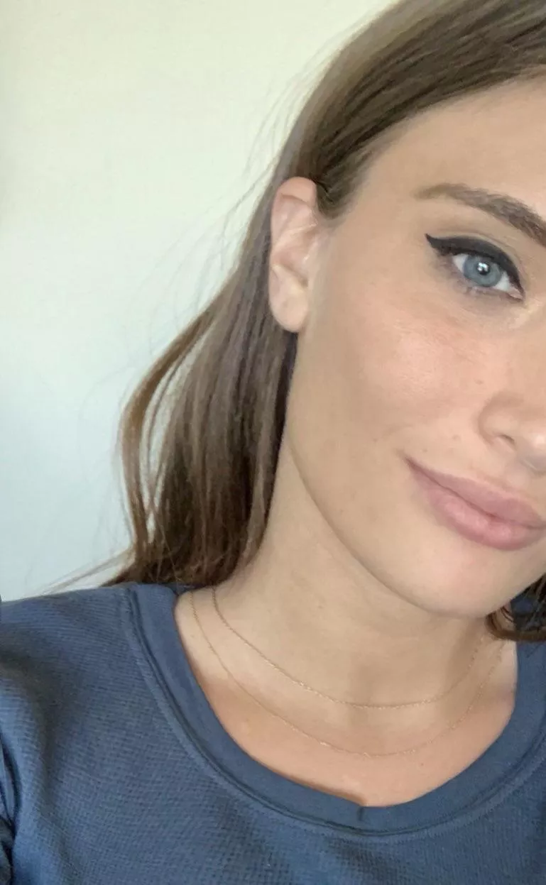 Mousy brown is a very good blending color for all these silvers I’ve got coming in 👵🏻 posted by Luna_Lee_Love