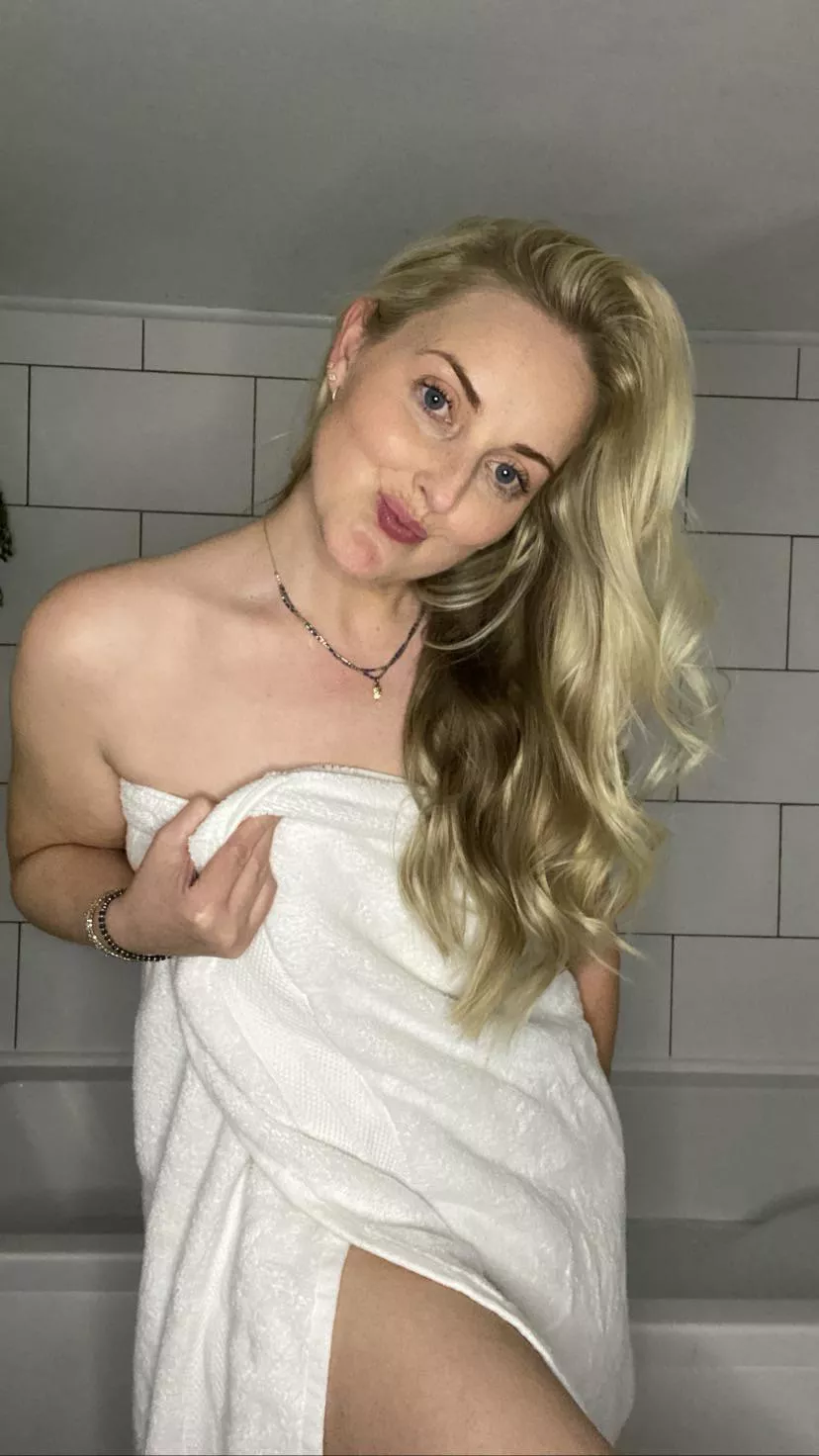 Oh hey there [f] posted by Aria_Sophie