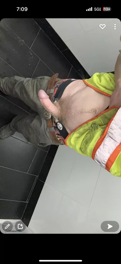 Quick break at work 😉 by Thattshyguy