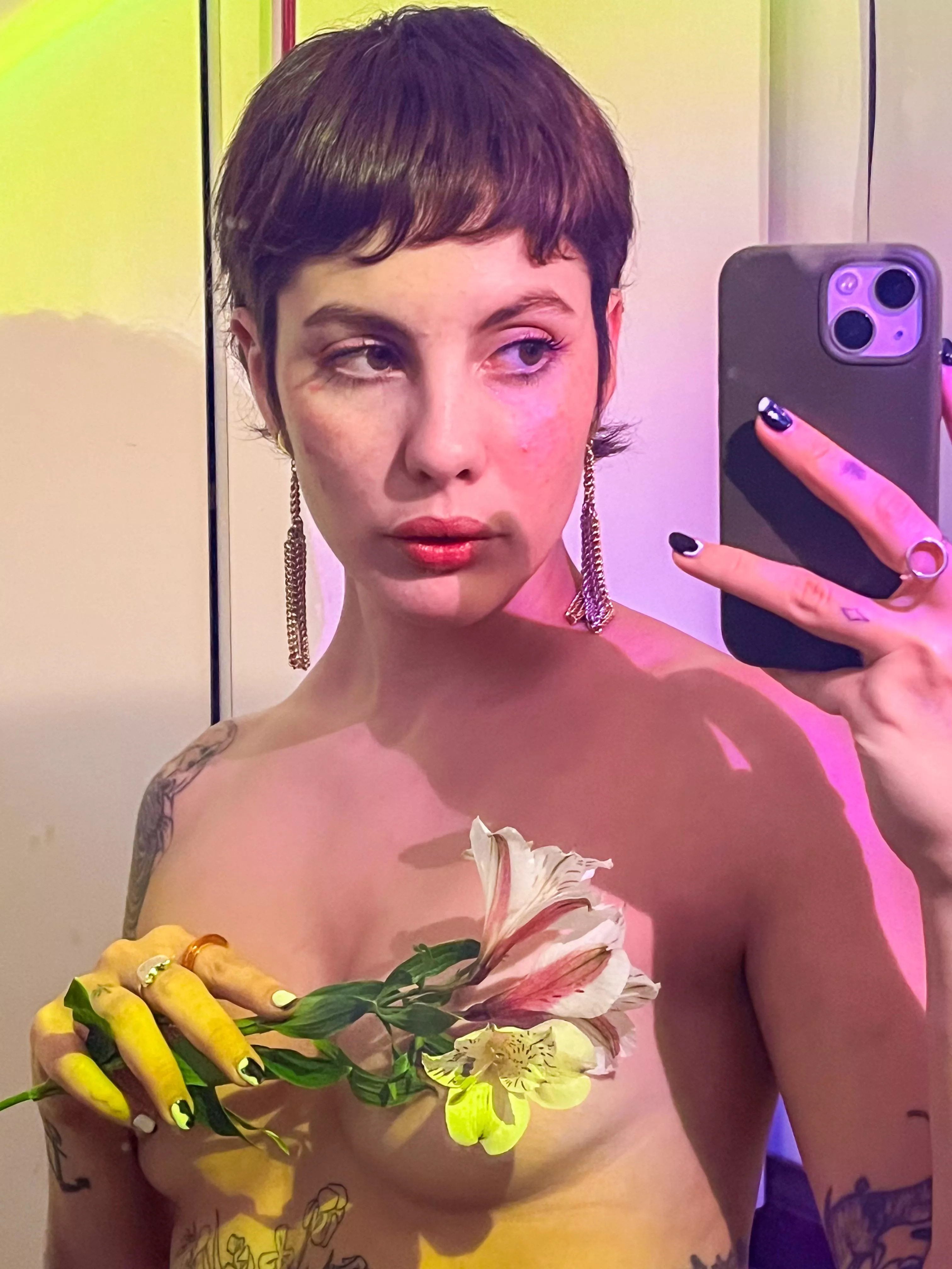 short hair smallest tits biggest heart 🤞🏼 posted by hellosofi