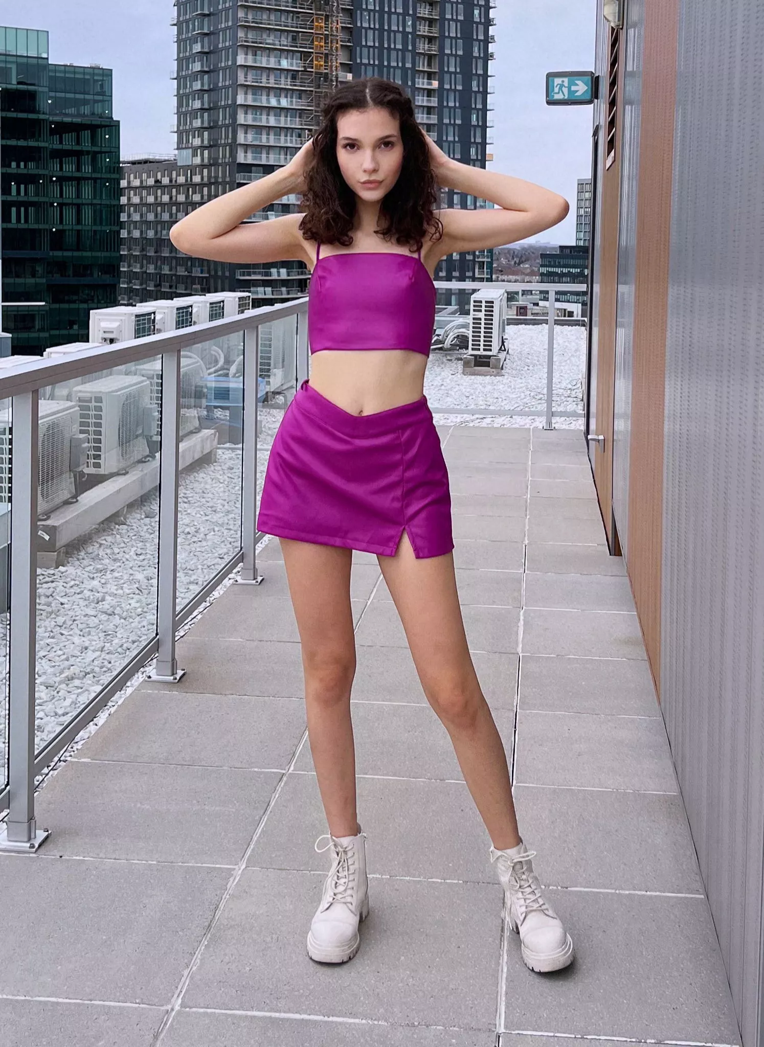 The ultimate curly brunette fantasy 🔥 OnlyFans has got you covered 😉 posted by sugarbia