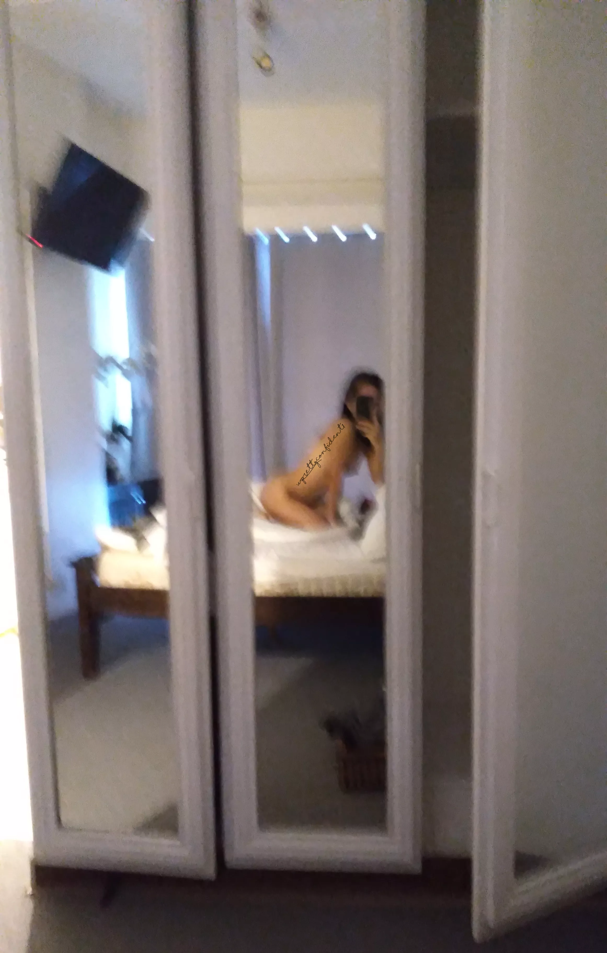 Wanna be on the same mirror with me[?] posted by prettyconfident1