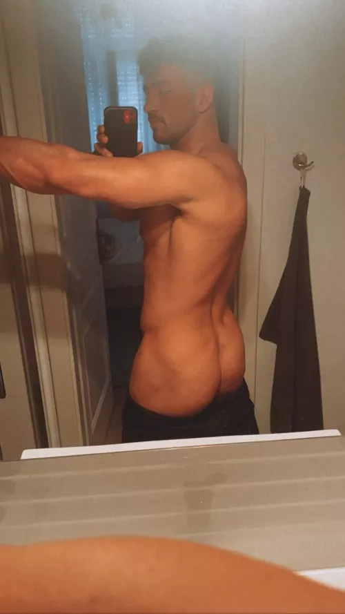 Working on those glutes by Latin_Max