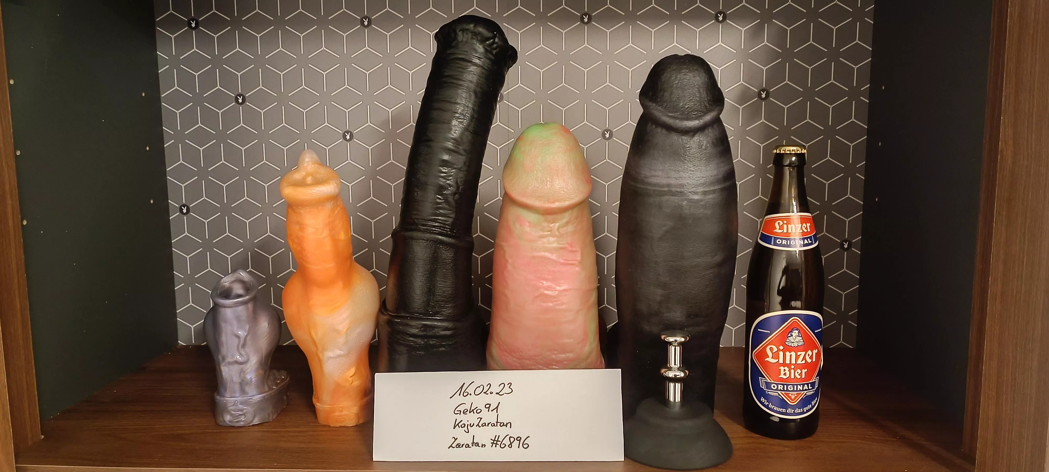 WTS EUROPE huge toys / horse / Clyde / beefcake / sleeves posted by KajuZaratan