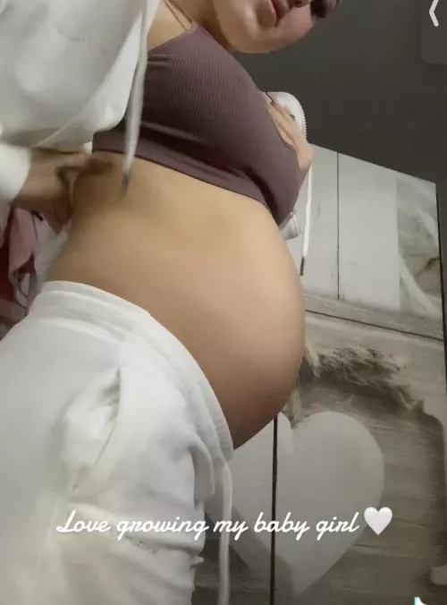 25 weeks 🤍 by Vienna-cumslut