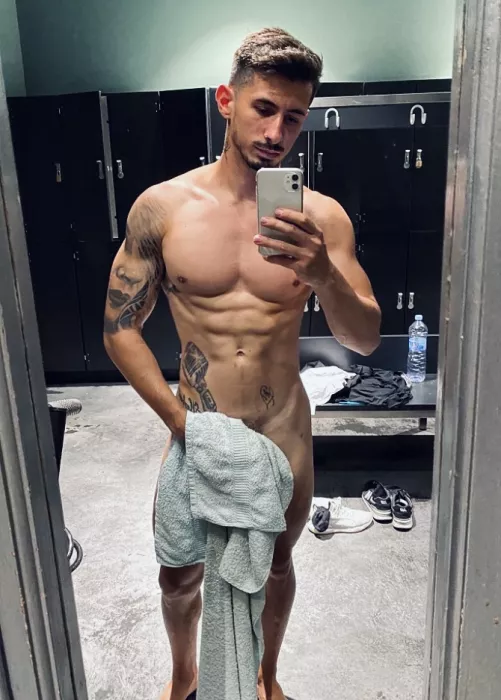 (31) Always love to check out the other bros at the locker room by supermarketboy_