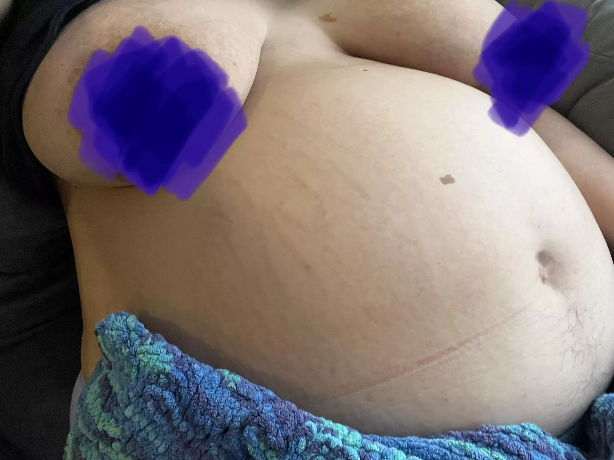 3rd trimester cuddle sesh? posted by mamadomme