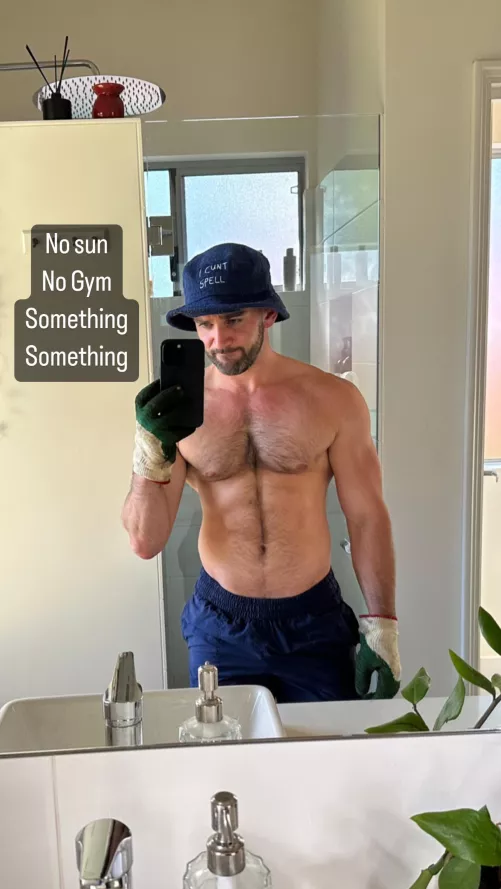 8 days post HT. The bucket hat is a vibe right? by aussie_spark