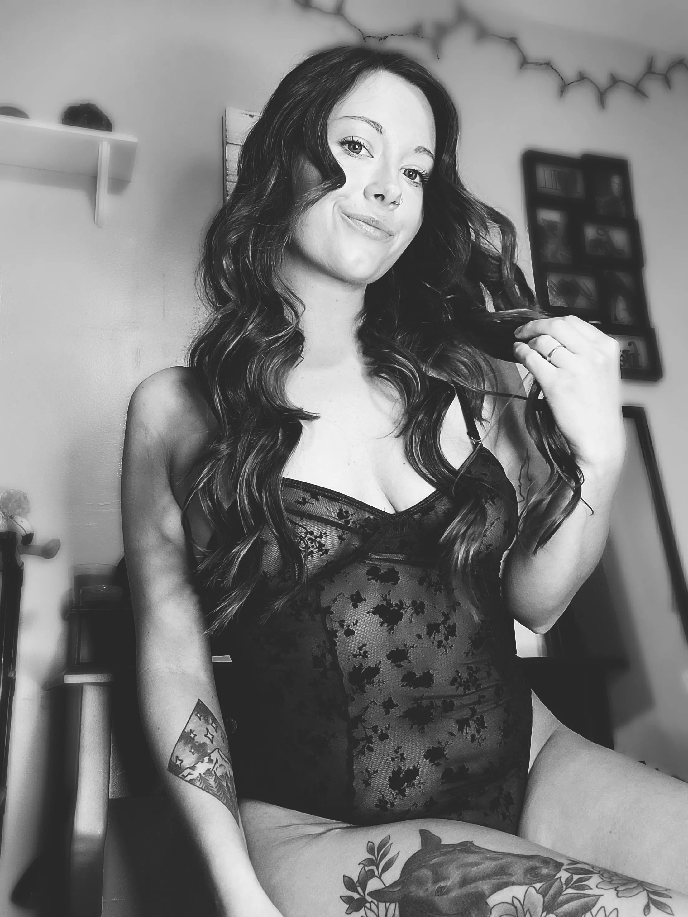 black and white hits different [F31] posted by thatcuntrygirl524