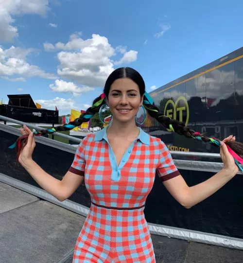 Busty Cutie by Sea_Ad9270