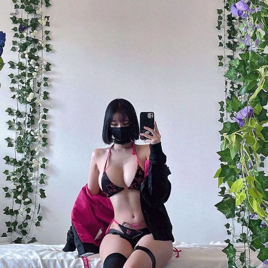 does anyone know who this is? posted by Glittering_Contest62