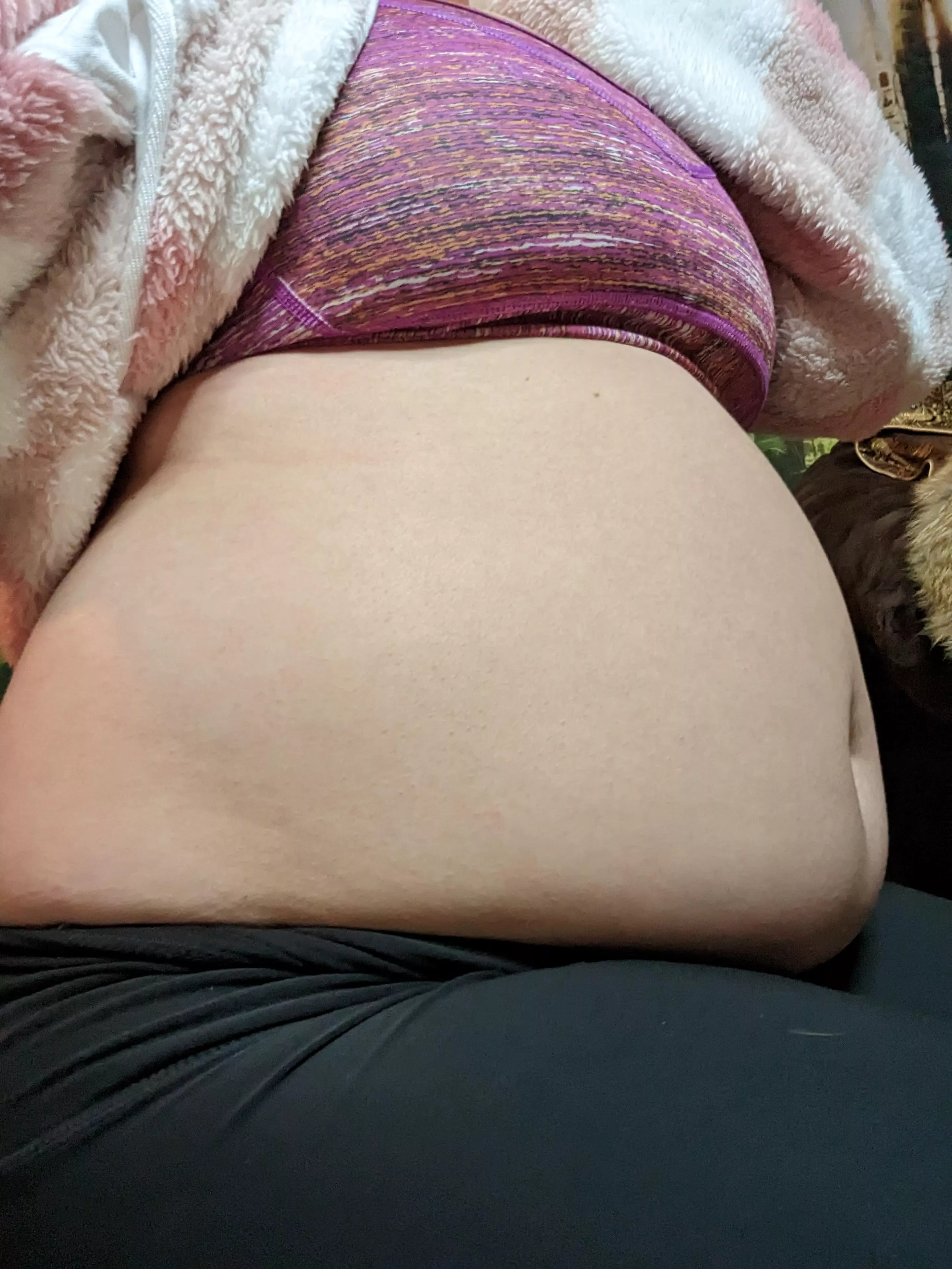 Even my empty belly is HUGE now 👀 posted by AGirlWhoLyks2Eat
