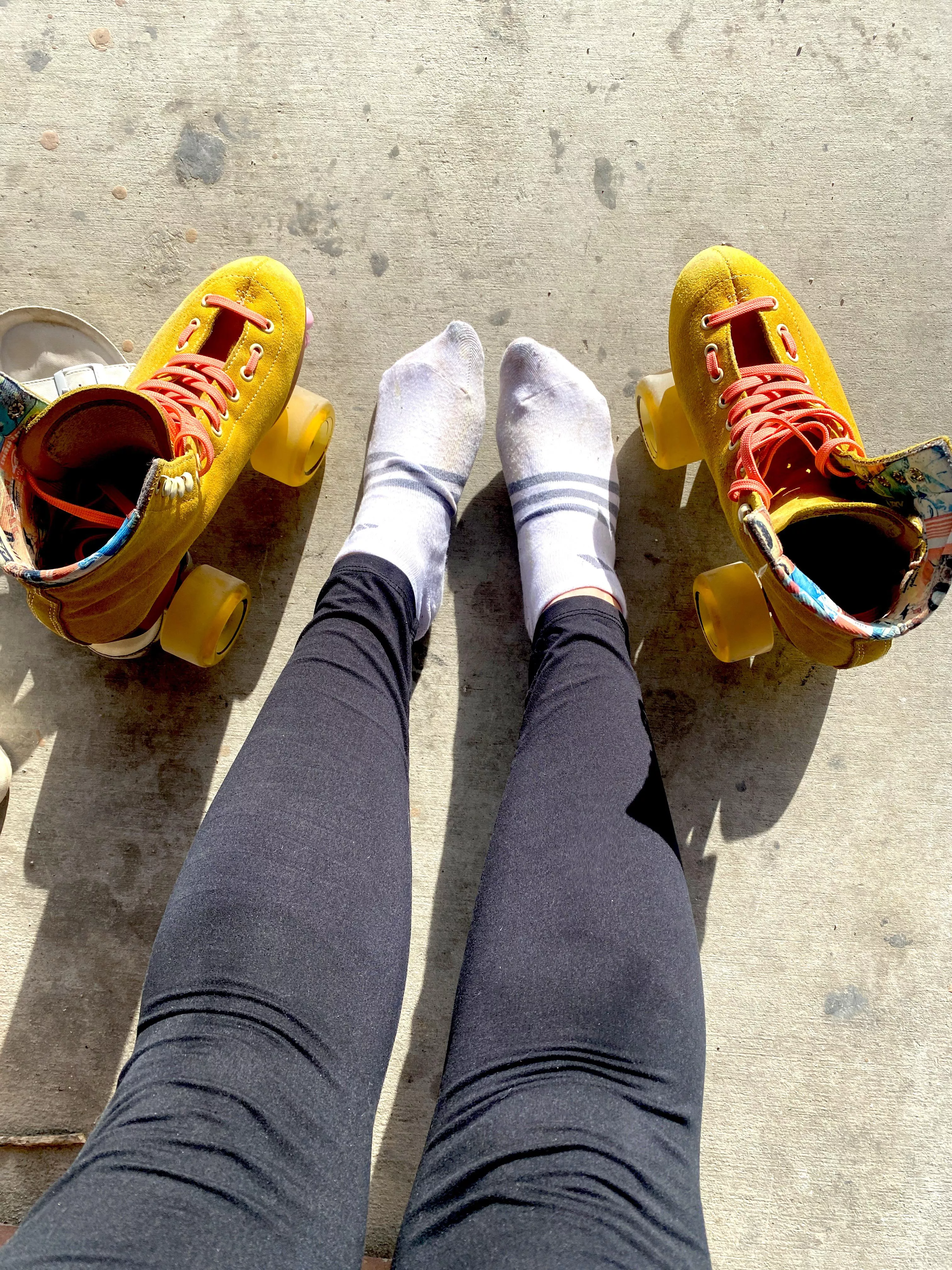 Even my knees got sweaty under my pads during this skate session 💦 posted by socksnsnacks