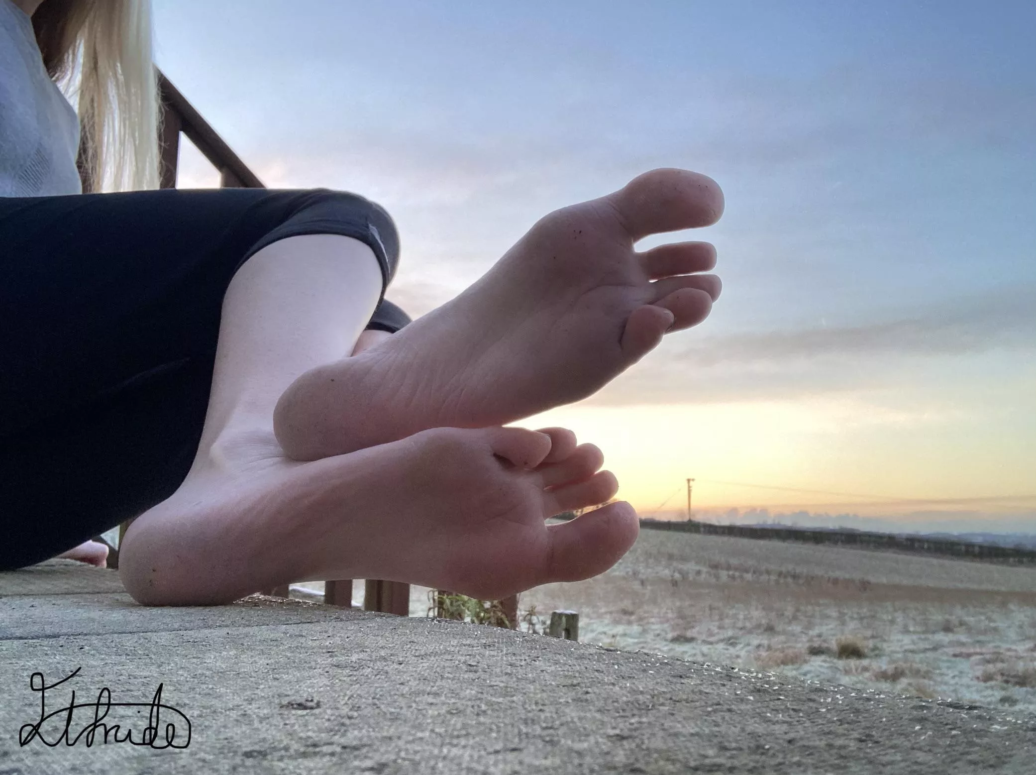 Feeling the cold air between my toes, would you warm them up? posted by Elfrida77