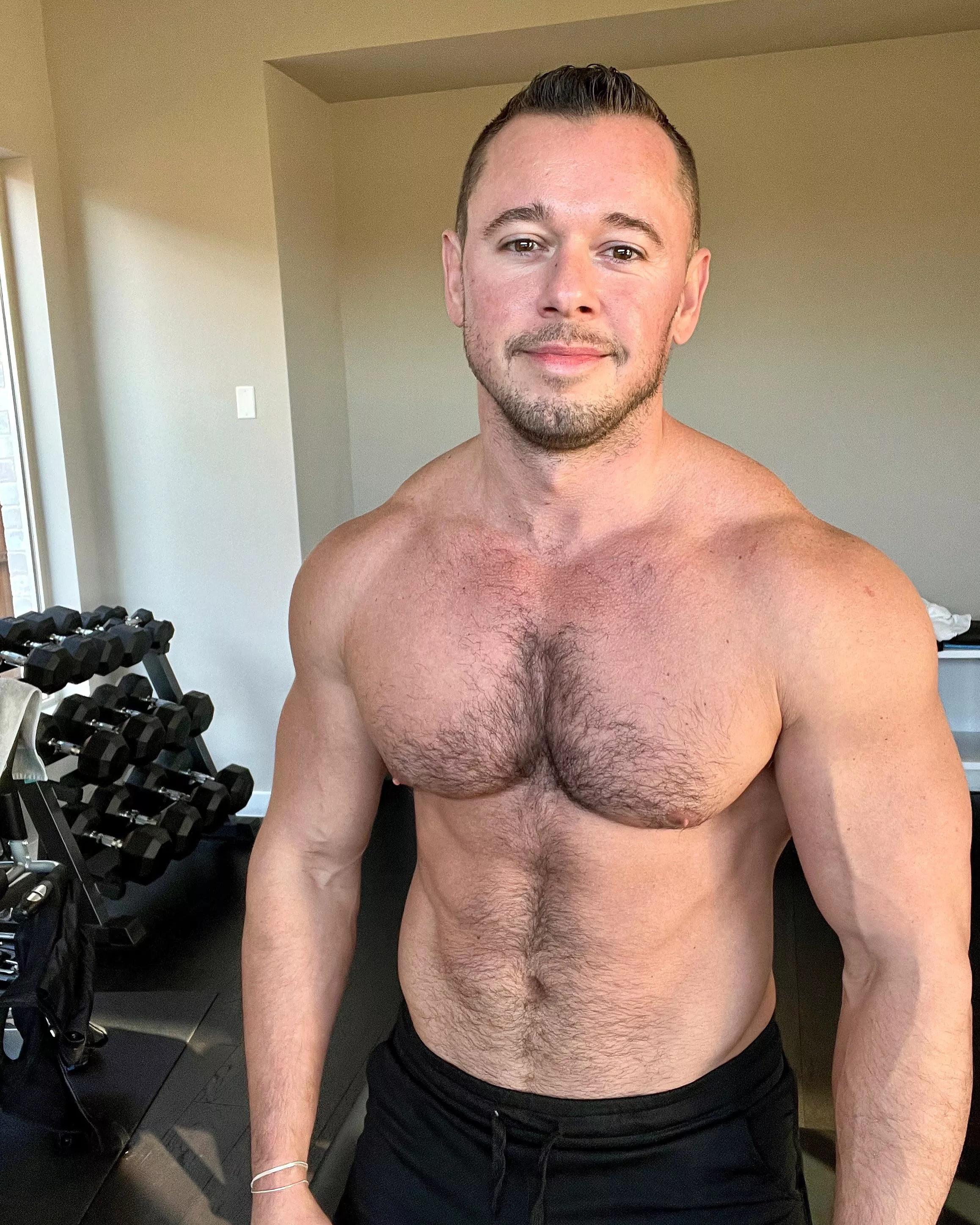 Getting in my morning workout now 💪🏼 Will you be getting in your workout today? posted by danwelden