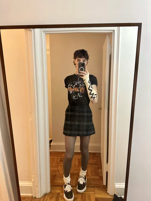 got some silly little arm warmers by secretjunghana