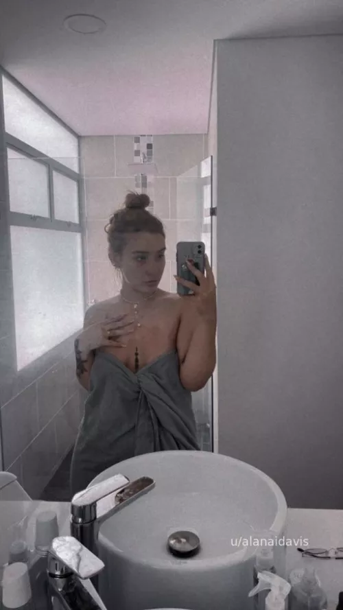 How would you rate the way I look in the morning? by alanaidavis