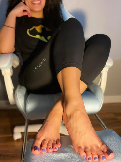 I game and you suck on my toes by Littlepiggies718