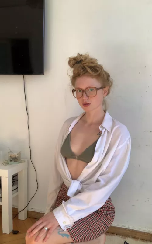 I look so hot when I wear glasses by Connect_Ability_9947