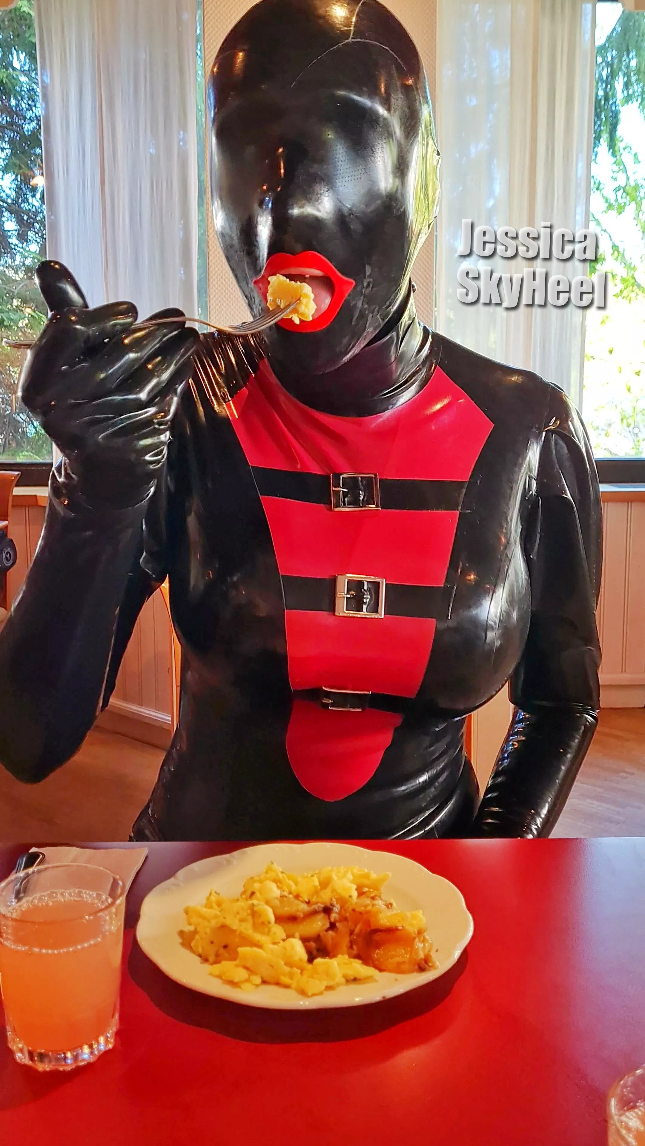 I love to wear shiny clothes posted by Shiny_Doll