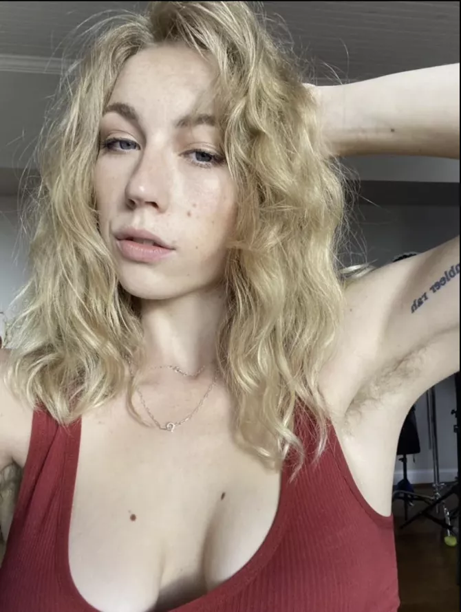 It's so warm and wet in my little hairy pits ❤️ posted by SKfetishproductions