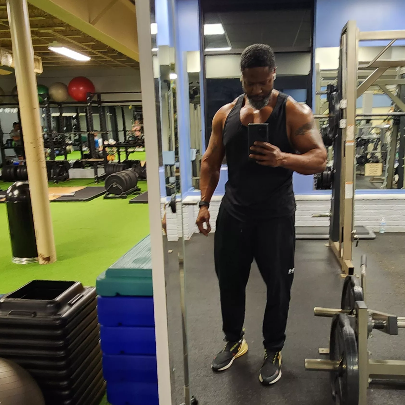 [M] Hi.. 44 Atl Love working out posted by thoward78