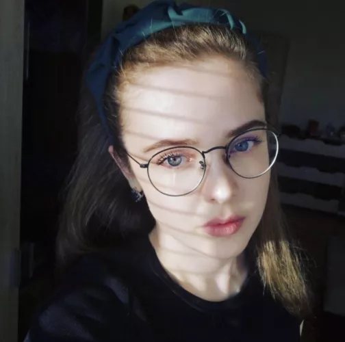 Many people have told me that grey eyes are the ugliest eyes by Curly_witch