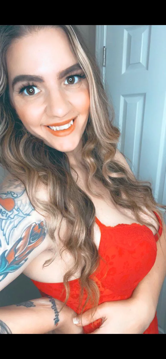 My favorite color is definitely RED 💯 ❤️ 💋🫦 posted by Tatted_Angel69