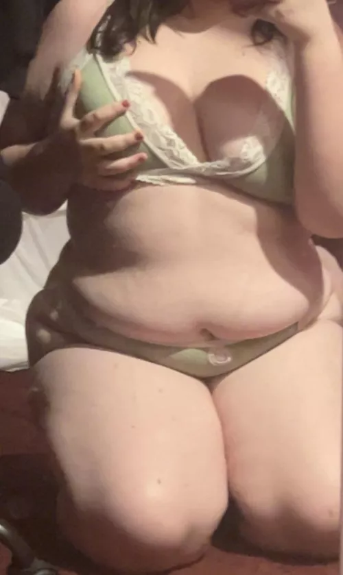 my first post!! am i a bbw? by ursweetlolita