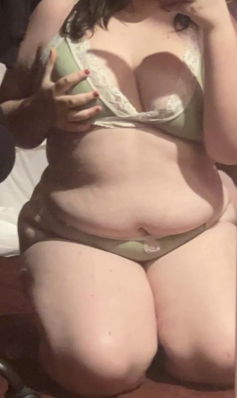 my first post!! am i a bbw? posted by ursweetlolita
