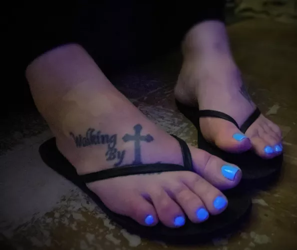 New pedi 🥰 by Charming_Amphibian29