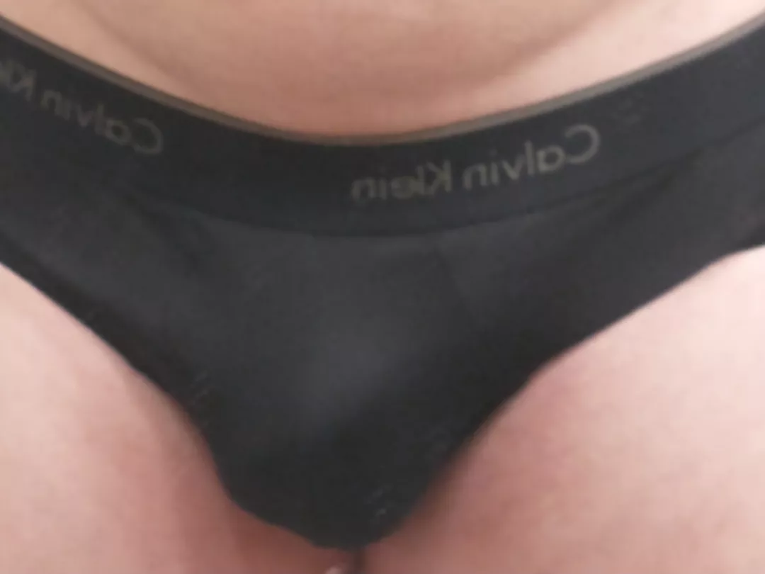 of to the gym, plain black Calvins, Lil Dee is comfy posted by Dee_Oldman