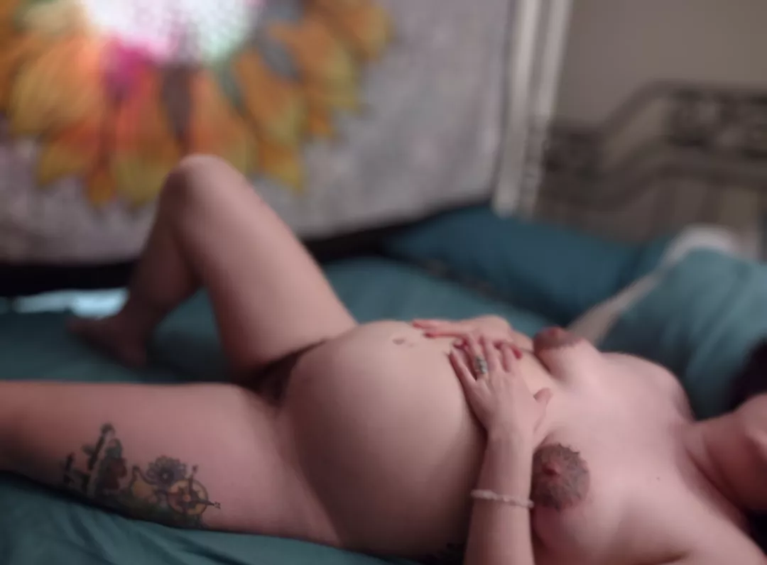 Someone help!! I'm 3 days past my due date!...sex does helps induce, right? 😏😘 posted by Lusty_Elyse