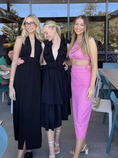 Teen friends by EyeLoveB00bs