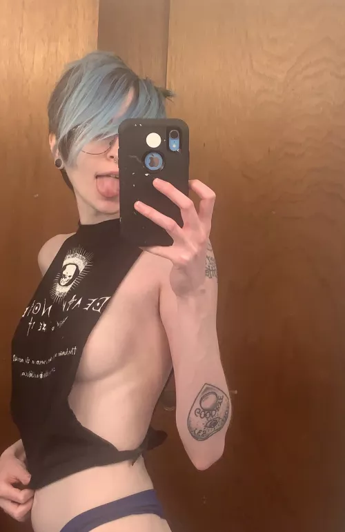 wondering if i could get away with wearing this top to a concert 👀🖤 by dejectedwraith