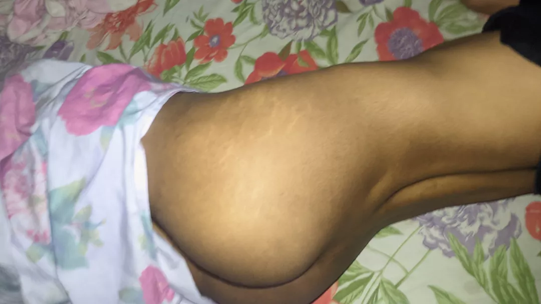 you wake up to this 🍑 next to you in bed, wyd? :3 posted by my__curiosity