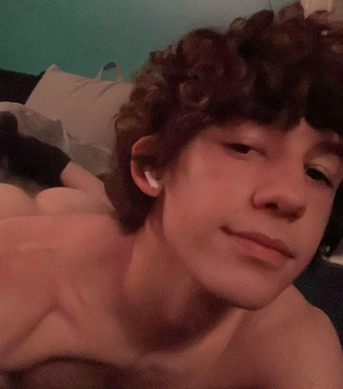 19m needs someone to destroy me i looove monster cocks ;) so dm me if that applies to u <3 ty hung++ fit++ face+ p.s. i love being spammed :0 by luketoocute04