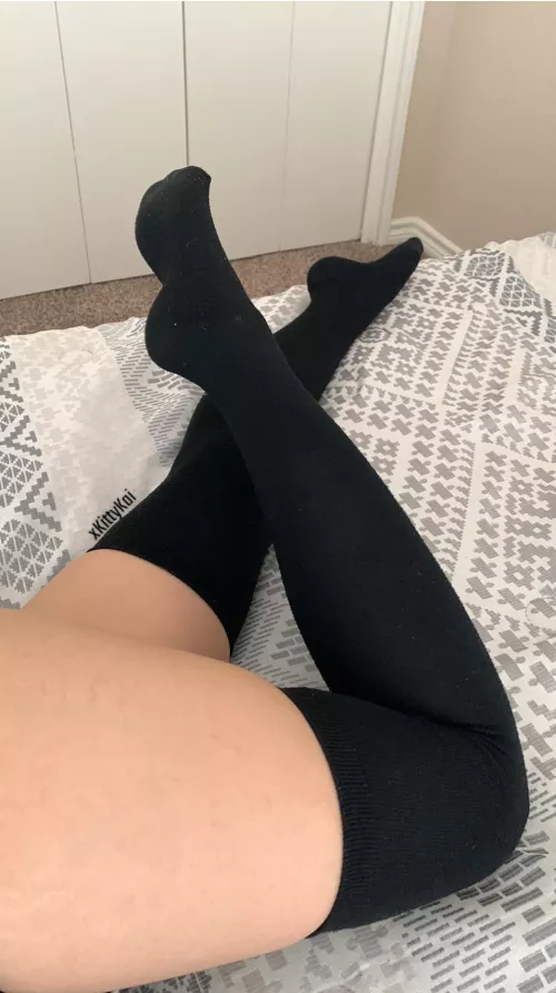 Black knee socks will always be a classic 🥰🖤 by xKittyKai