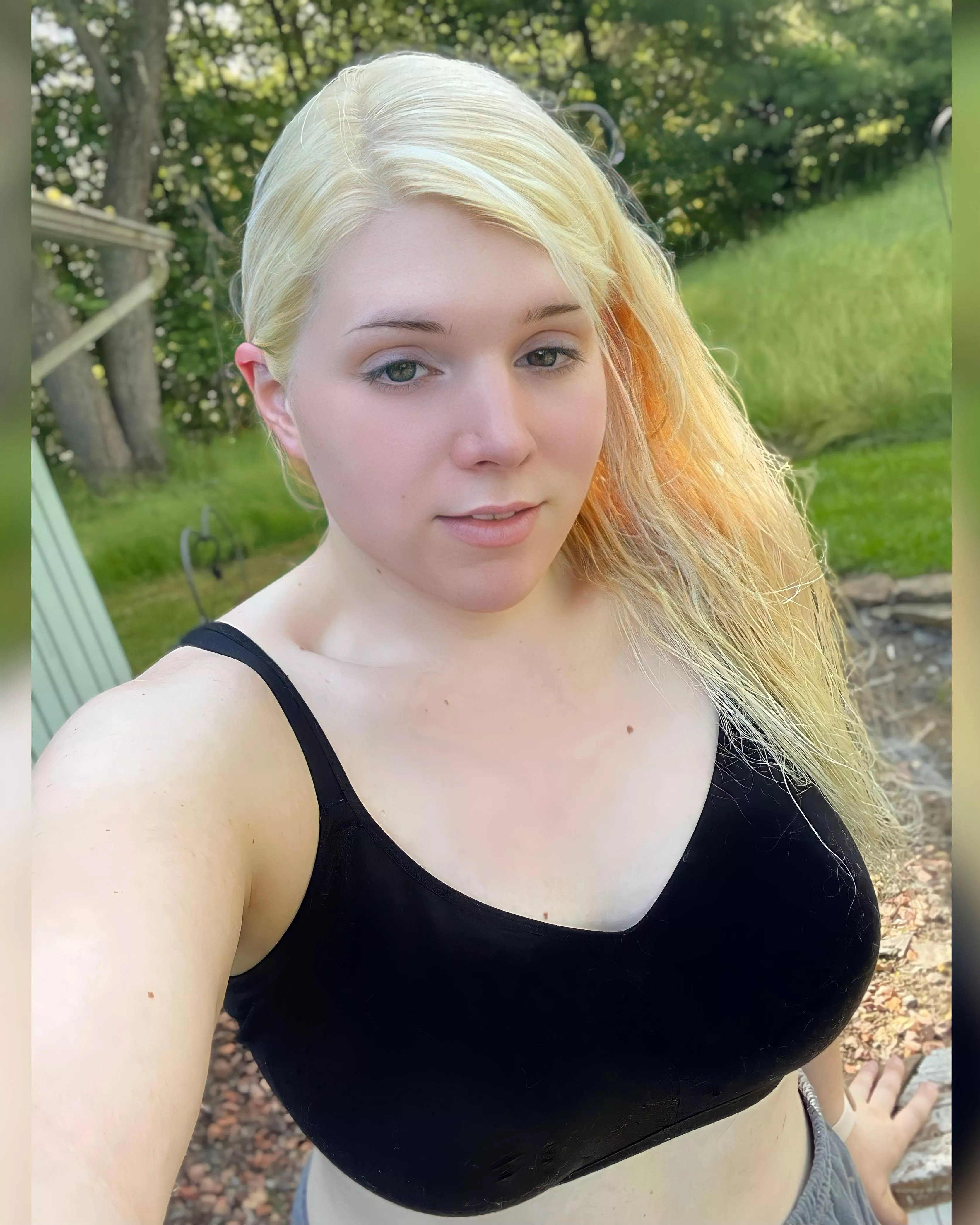 Do you like this femboy with no makeup? 🥰 posted by realamandarae