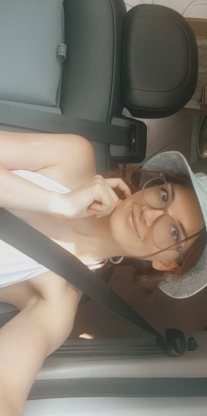 Enjoy a cute selfie today [F] posted by Cozysophie