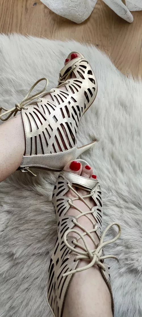 Gold or silver?! Not sure about color.. by onlyfancyfeet7