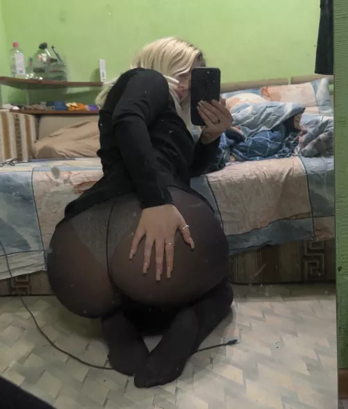 I want you to see my panties through my pantyhose by defiakitten