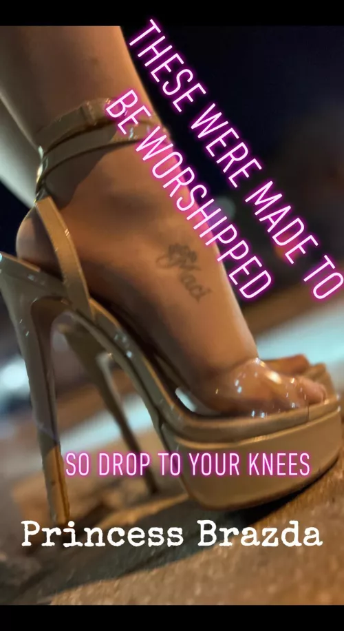 It’s feetsy Friday bitch bois come serve at my feet by mistressBrazda1