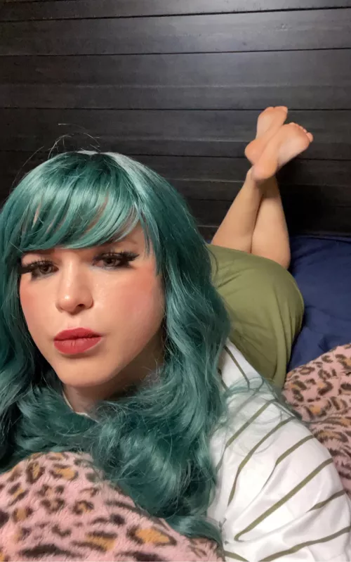 I’ve received a few compliments on my feet. What do you think? by HannaWaBanana